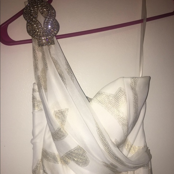 Gown - Picture 1 of 3